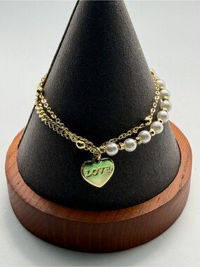 Pretty Bird Gold Pearl Heart 'LOVE' Charm Bracelet